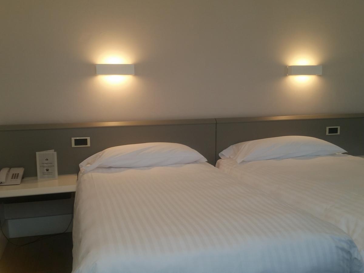 City Hotel Varèse Extérieur photo