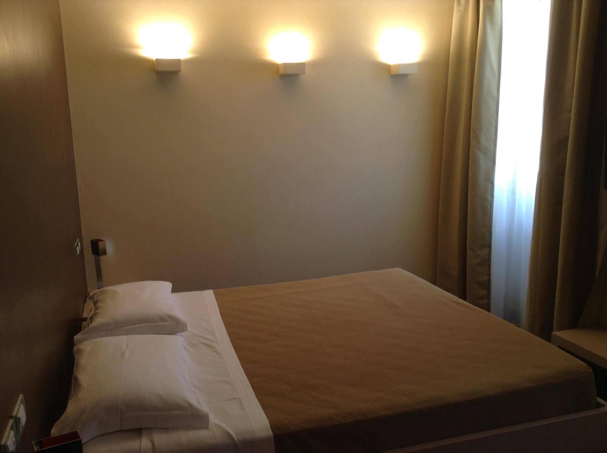 City Hotel Varèse Extérieur photo