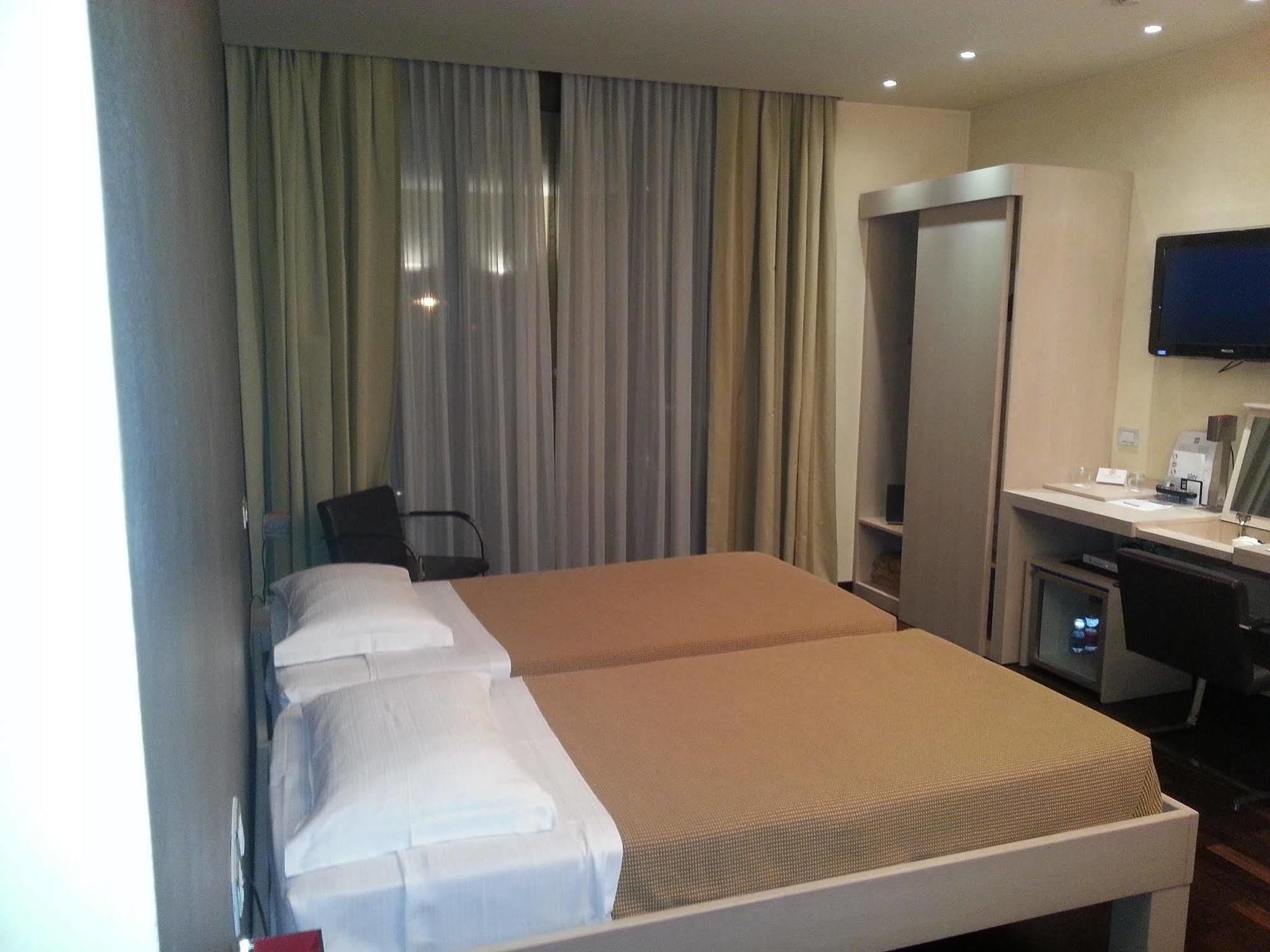 City Hotel Varèse Extérieur photo