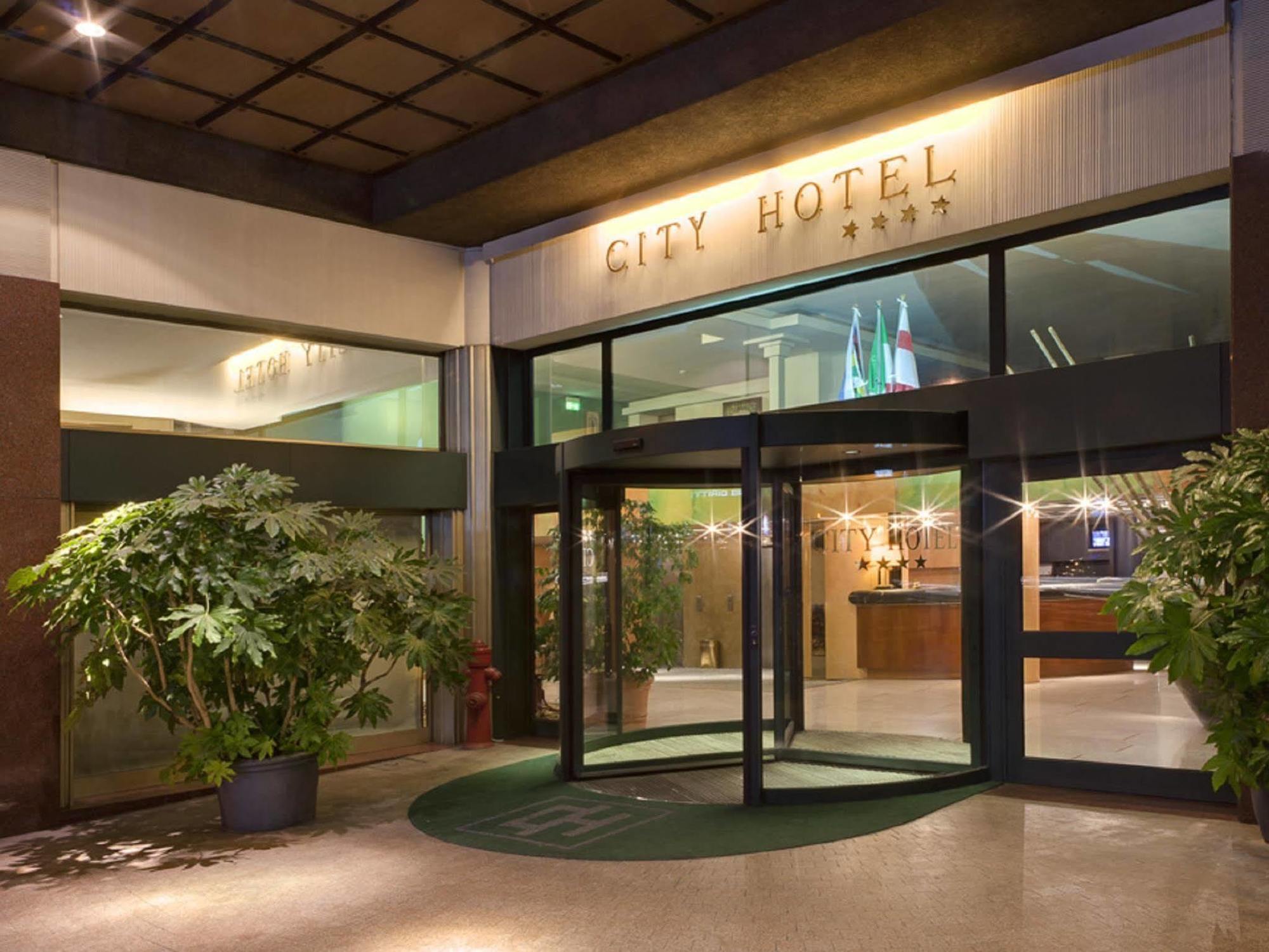 City Hotel Varèse Extérieur photo
