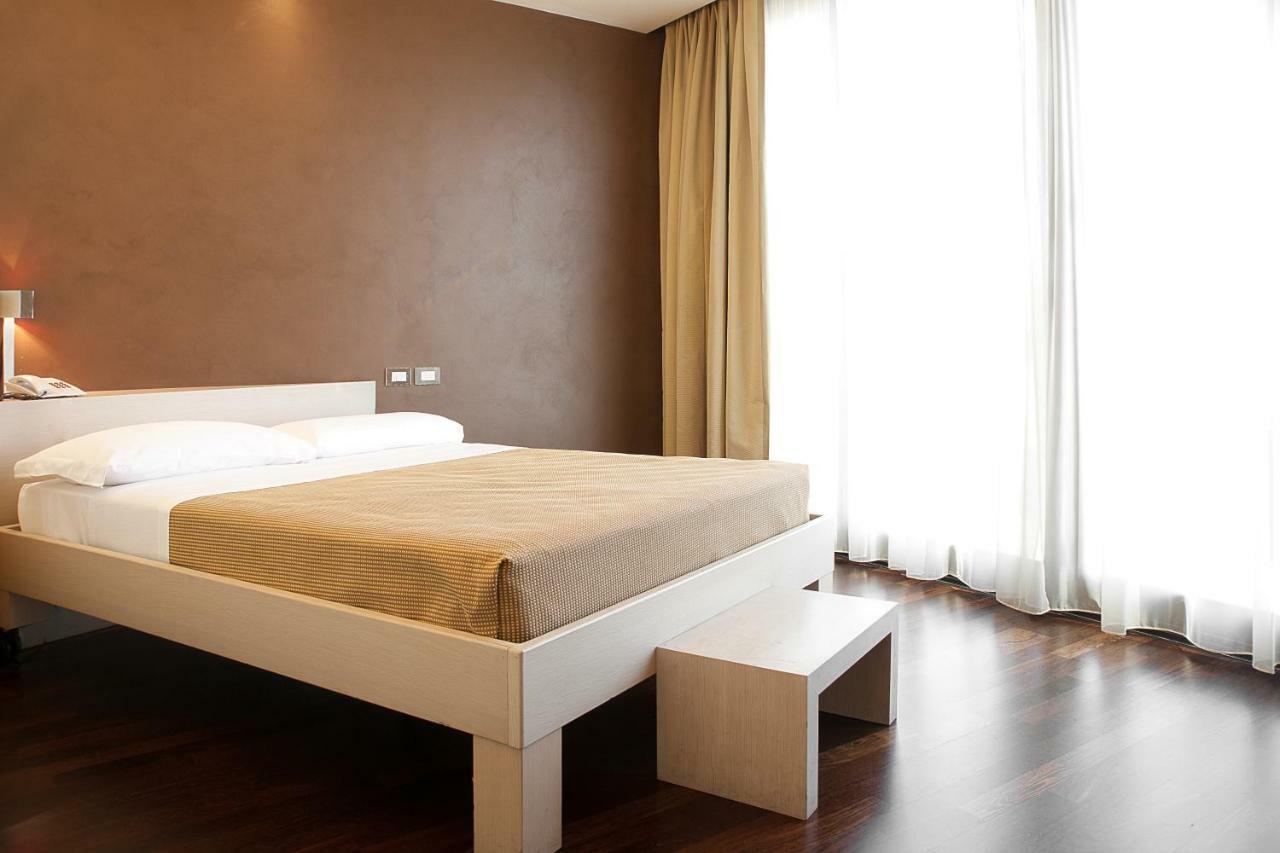 City Hotel Varèse Extérieur photo
