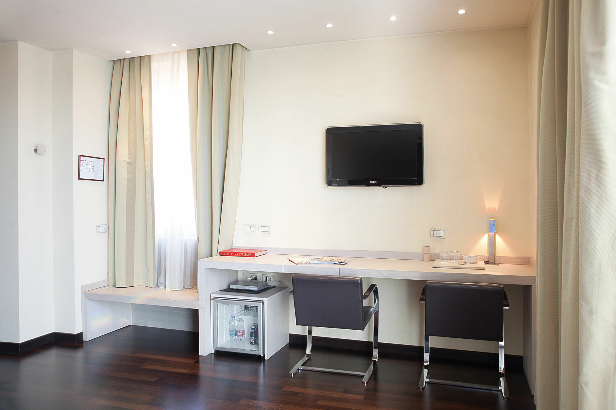 City Hotel Varèse Extérieur photo