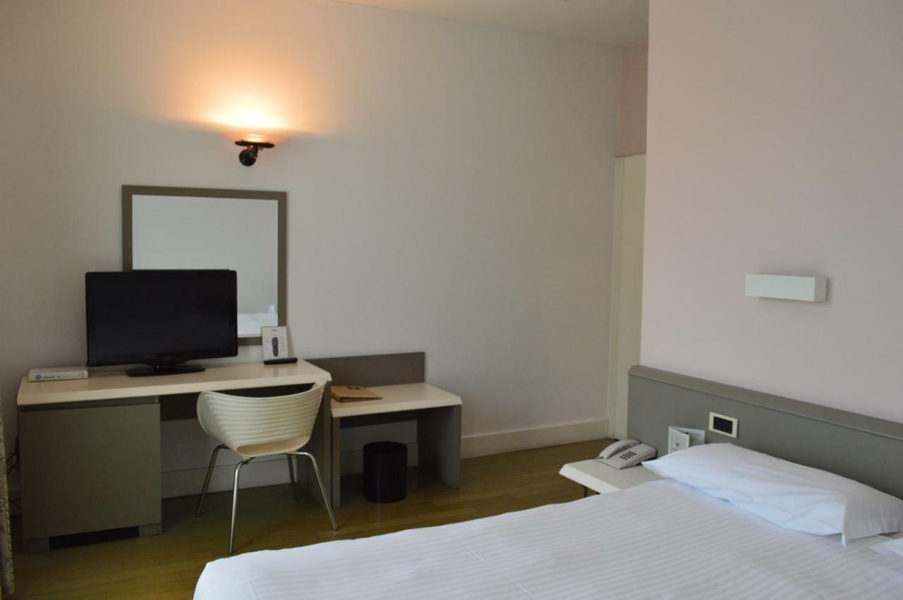 City Hotel Varèse Extérieur photo