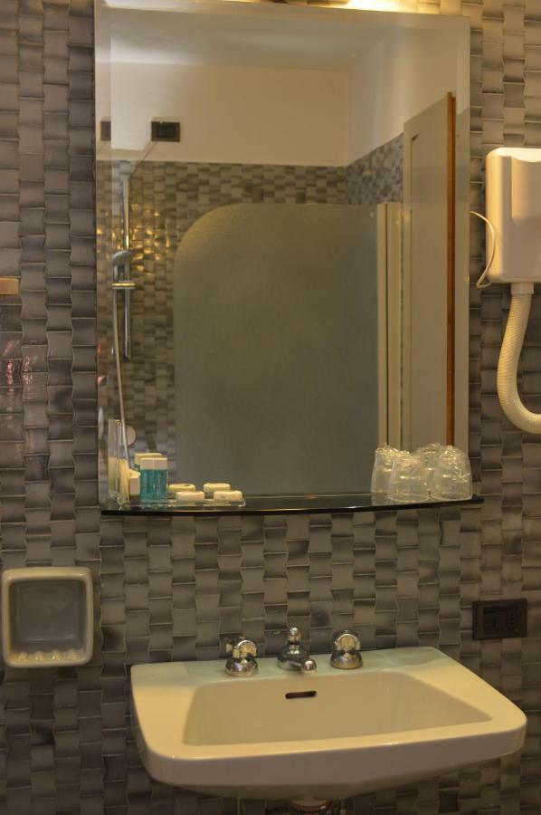 City Hotel Varèse Extérieur photo